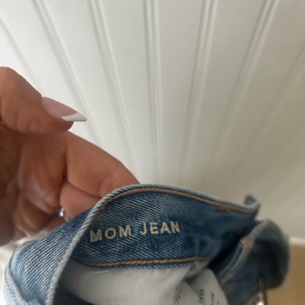 American Eagle Outfitters 00R Mom Jean High Rise Light Blue Ankle Jeans - Picture 4 of 7